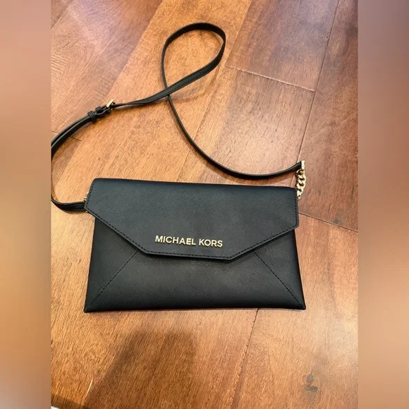 Michael Kors Jet Set Medium Envelope Clutch. - Picture 1 of 11